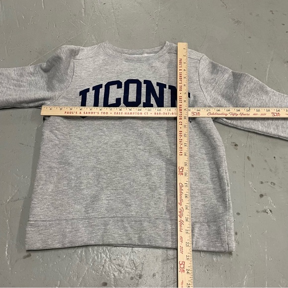 UConn Huskies Gray Pullover Crewneck Sweatshirt Size Small - Picture 2 of 4